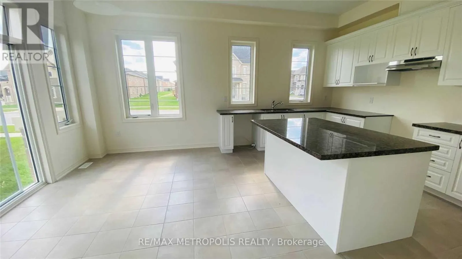 UPPER - 31 ELVERTON CRESCENT