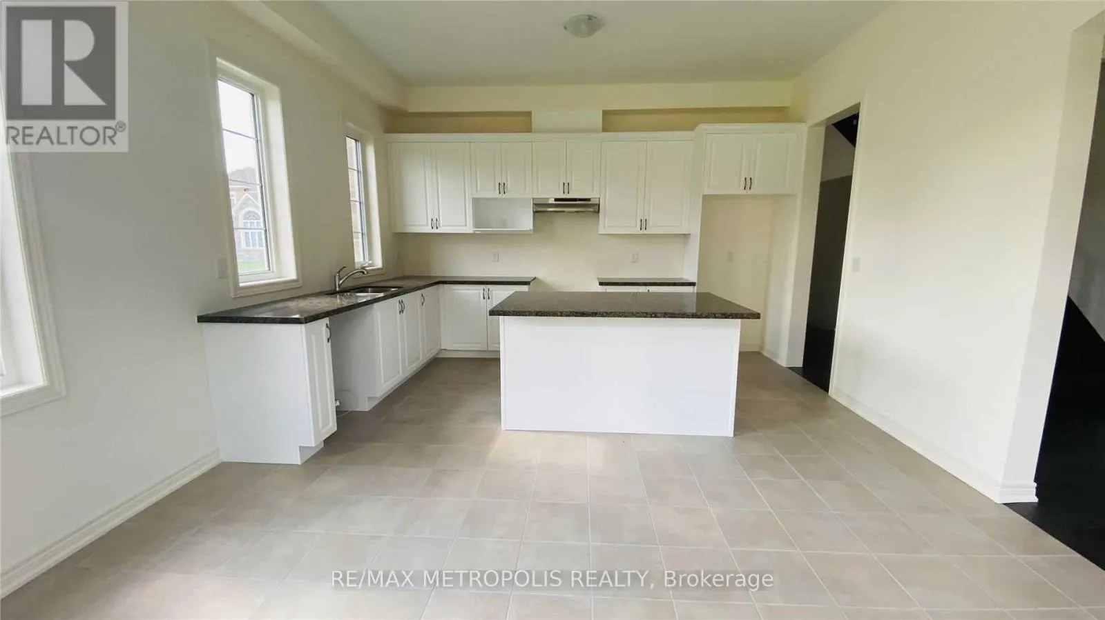 UPPER - 31 ELVERTON CRESCENT