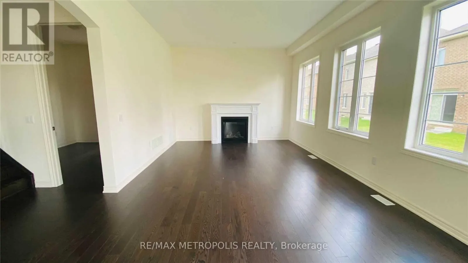 UPPER - 31 ELVERTON CRESCENT