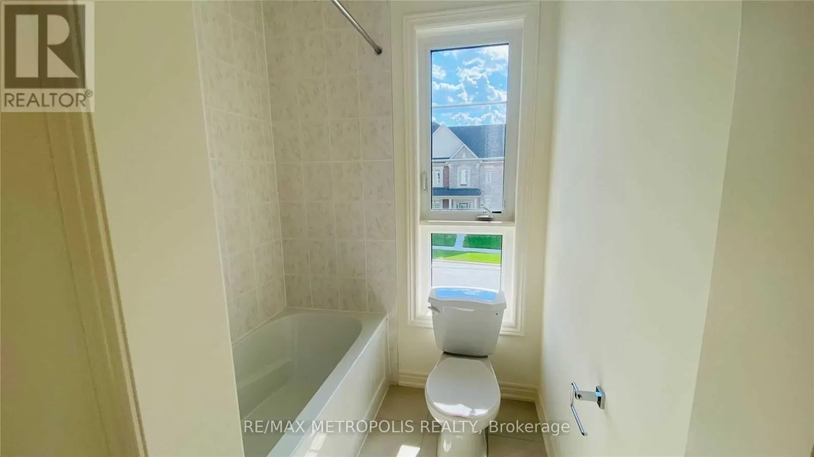 UPPER - 31 ELVERTON CRESCENT