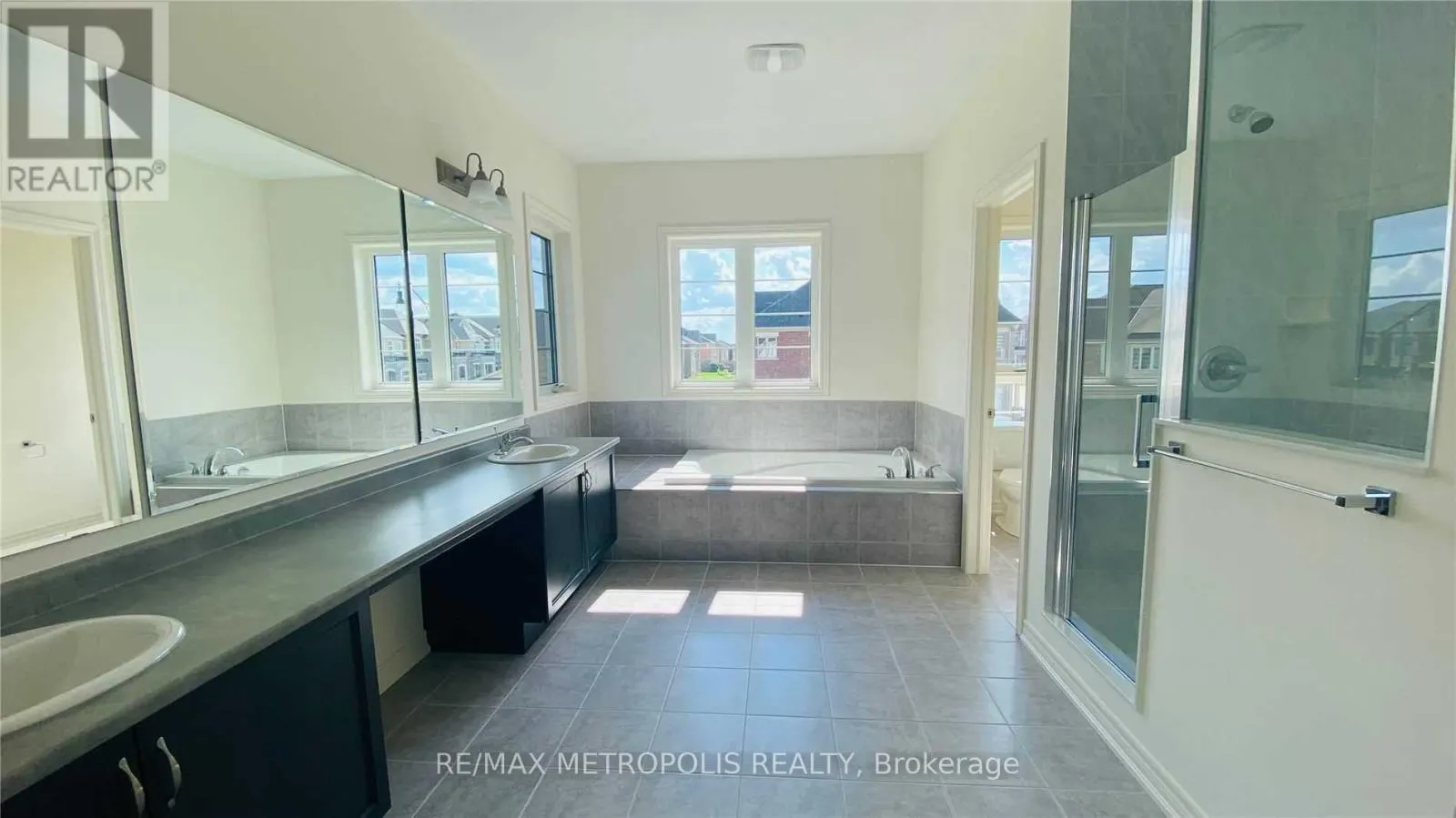 UPPER - 31 ELVERTON CRESCENT