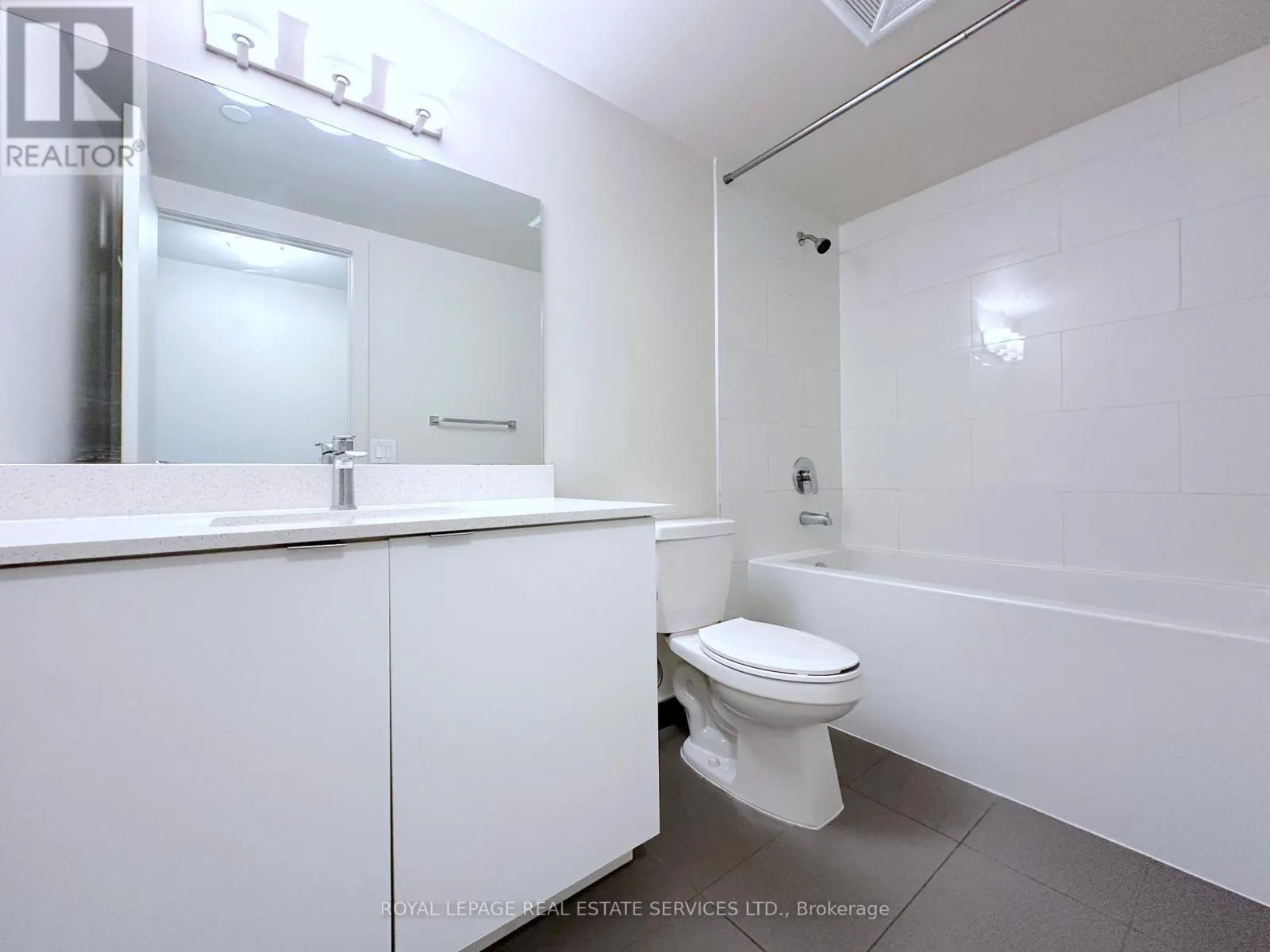 608 - 3385 DUNDAS STREET W