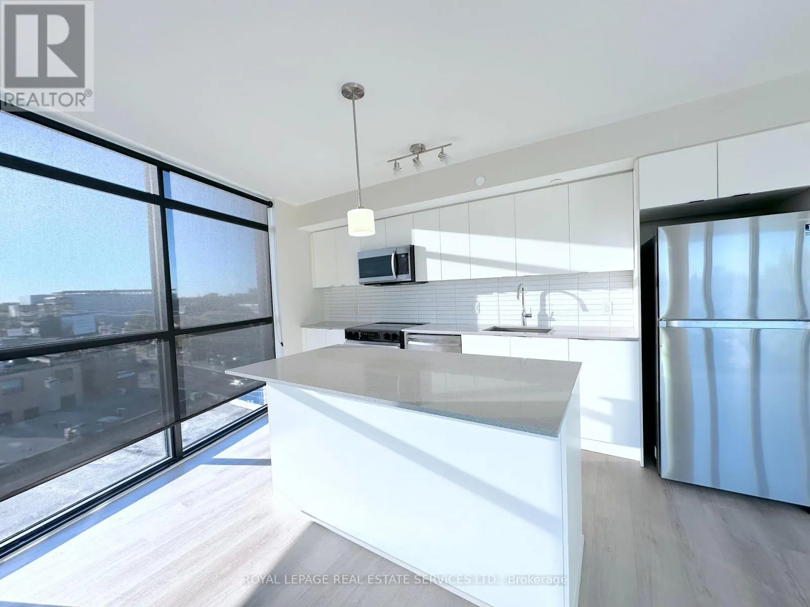 608 - 3385 DUNDAS STREET W