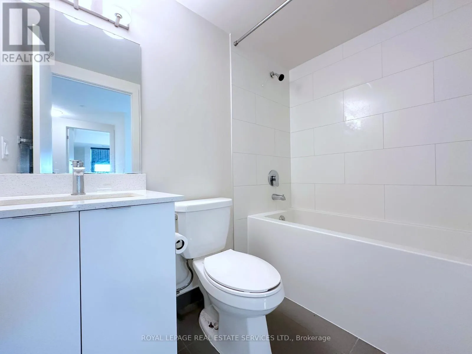 608 - 3385 DUNDAS STREET W