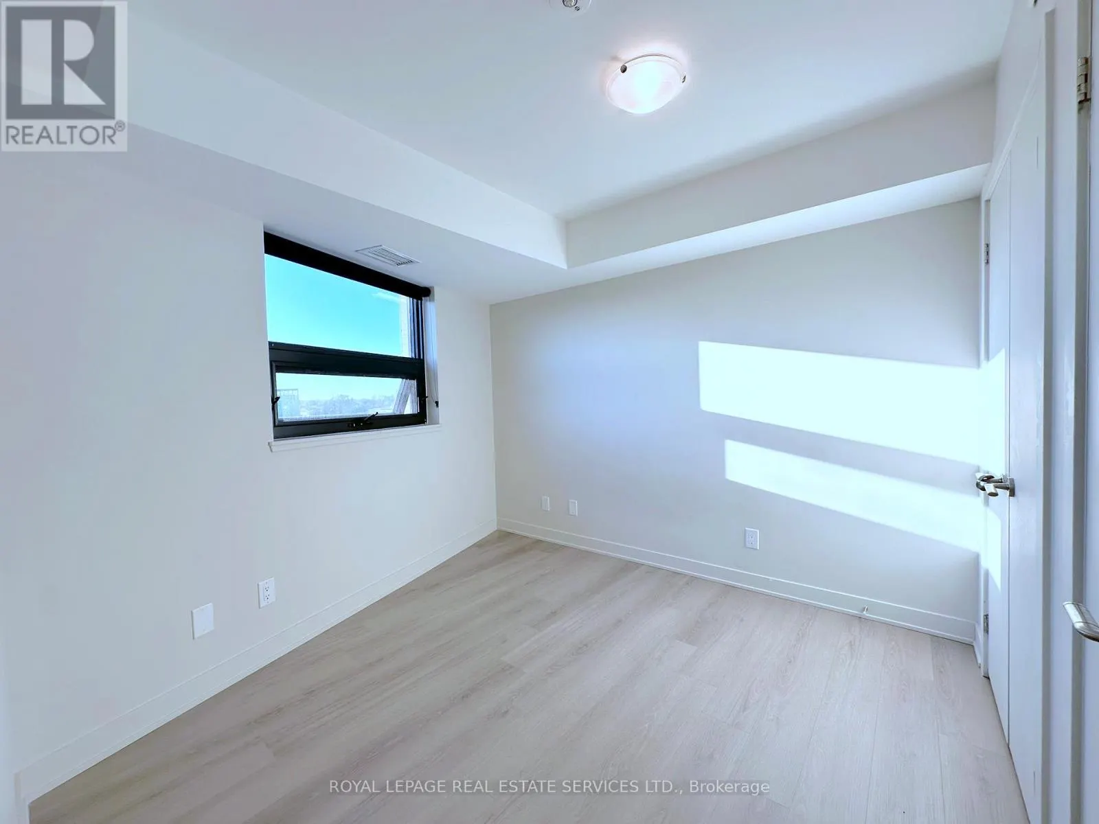 608 - 3385 DUNDAS STREET W