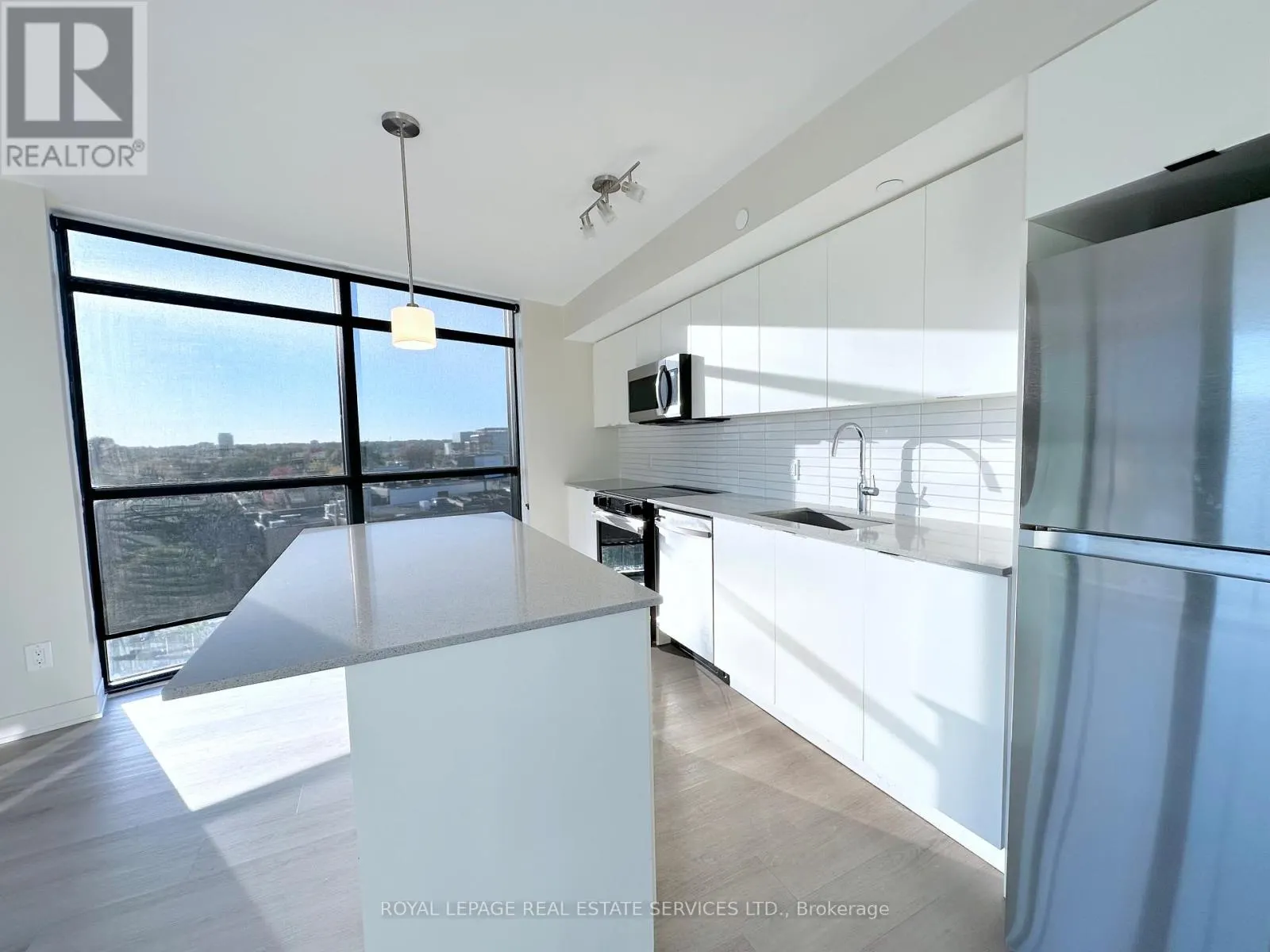 608 - 3385 DUNDAS STREET W