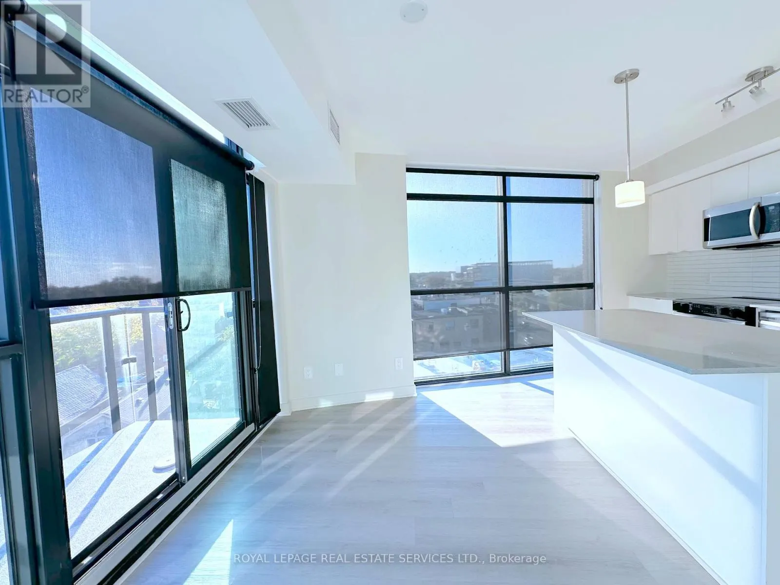 608 - 3385 DUNDAS STREET W