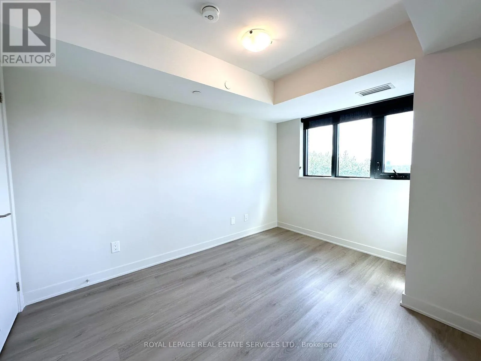 608 - 3385 DUNDAS STREET W
