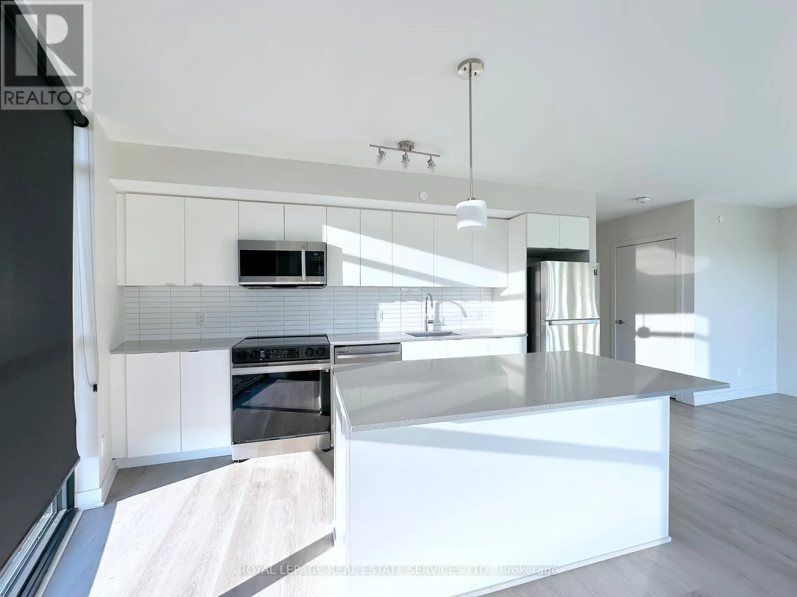 608 - 3385 DUNDAS STREET W