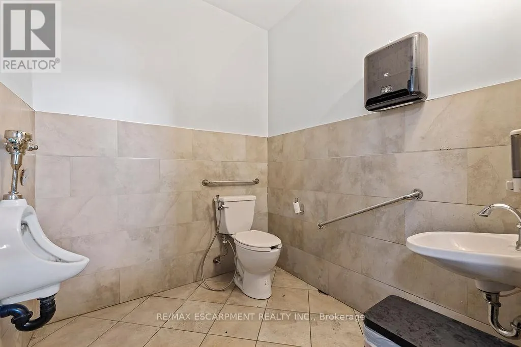 57 STEELES AVENUE E