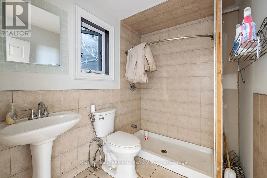 57 STEELES AVENUE E