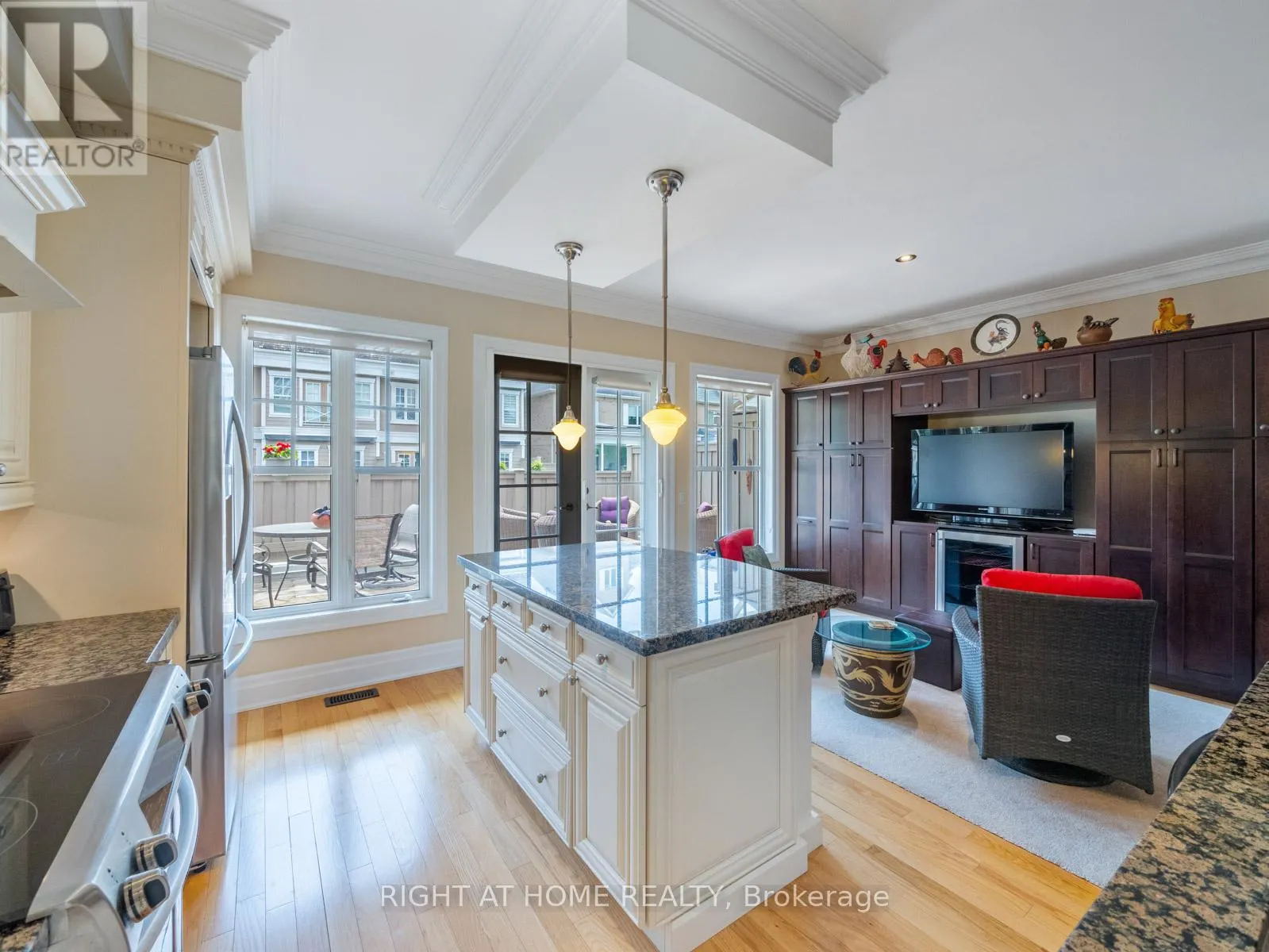 26 - 2369 ONTARIO STREET