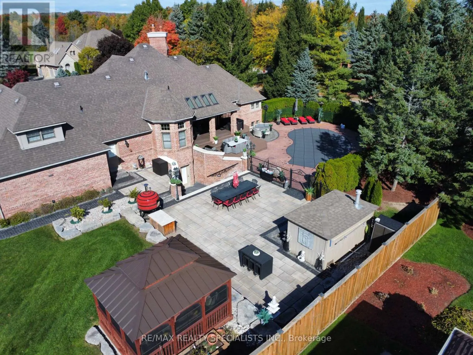 12 MCMASTER STREET