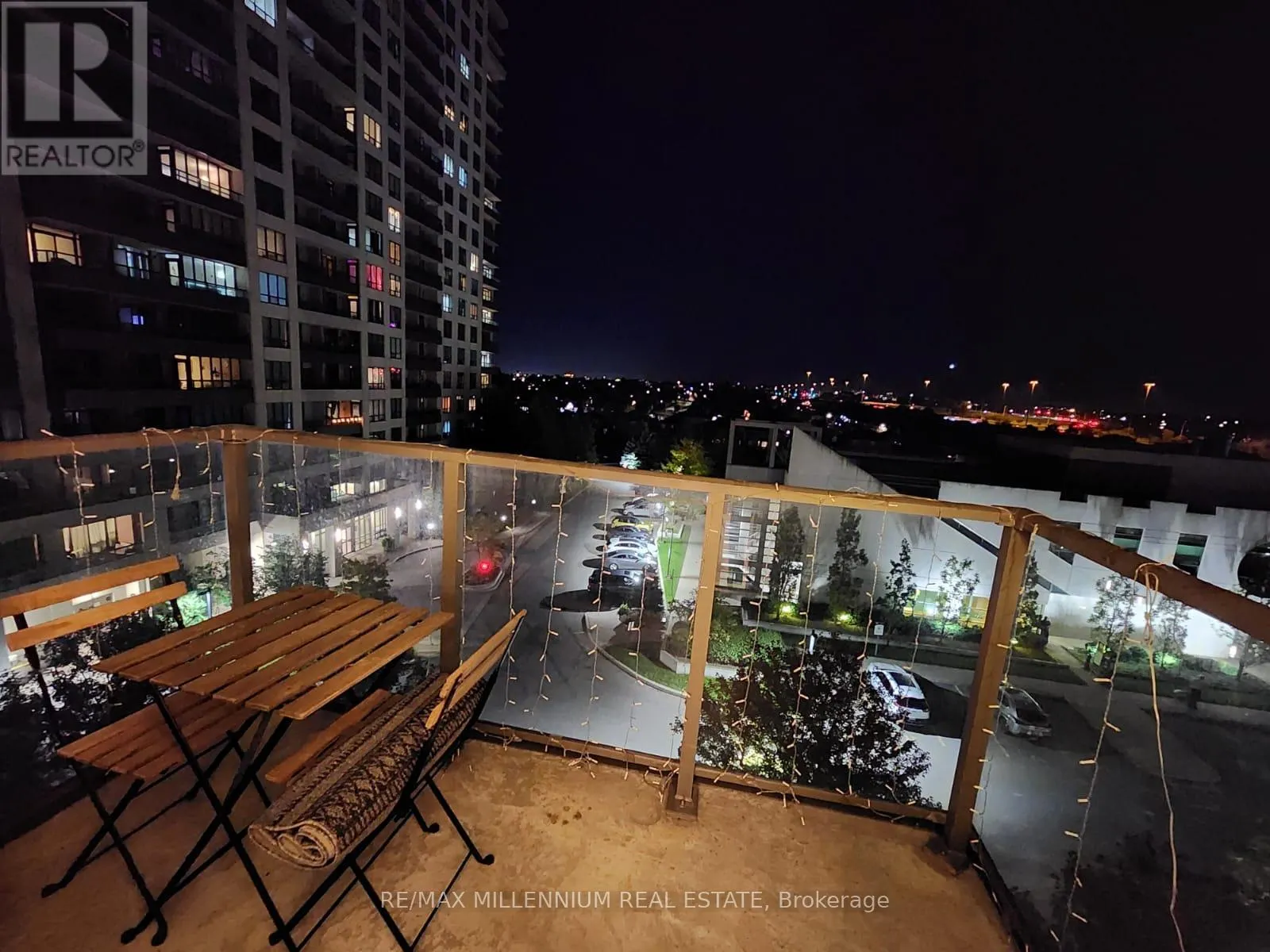 607 - 339 RATHBURN ROAD W