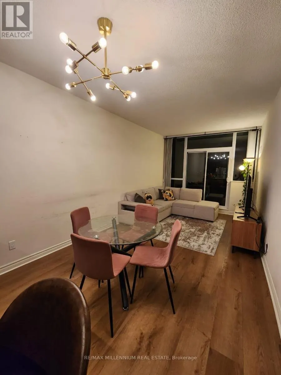 607 - 339 RATHBURN ROAD W