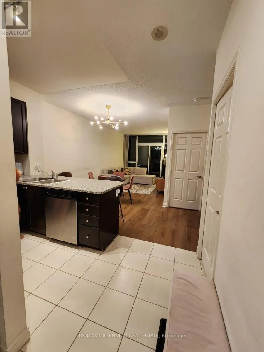 607 - 339 RATHBURN ROAD W