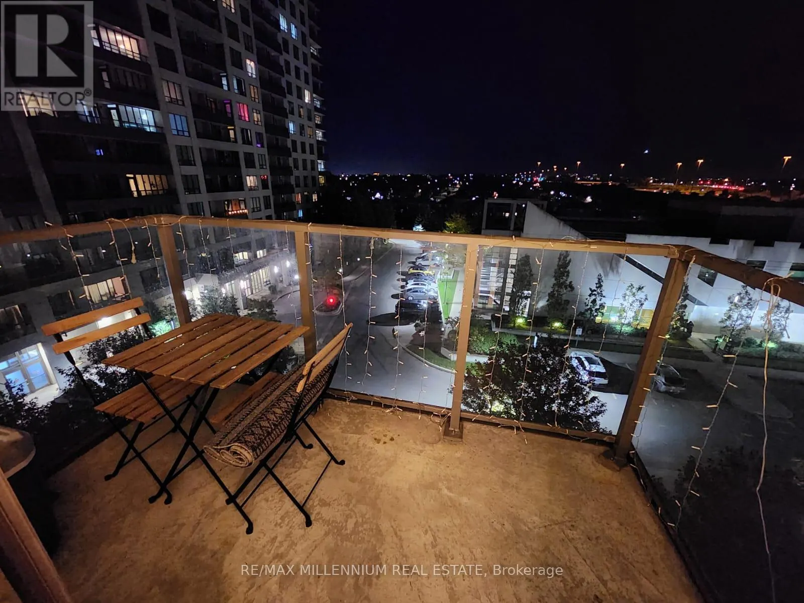 607 - 339 RATHBURN ROAD W