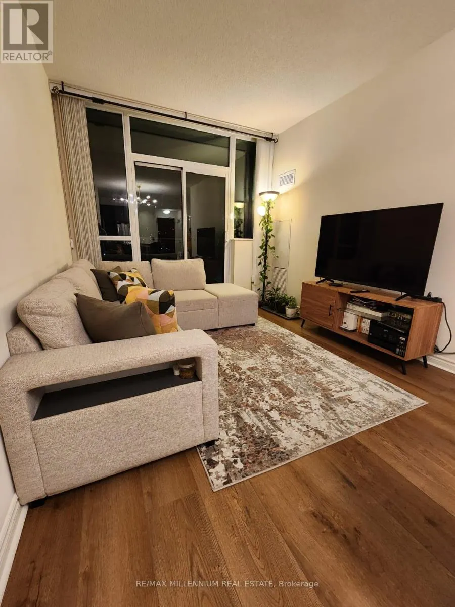 607 - 339 RATHBURN ROAD W