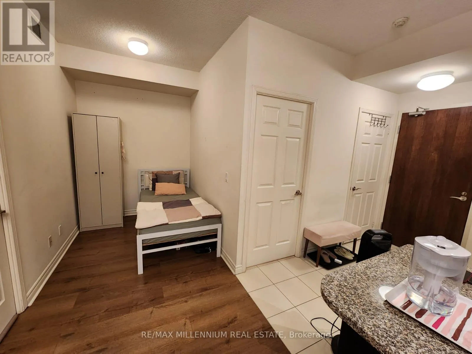 607 - 339 RATHBURN ROAD W