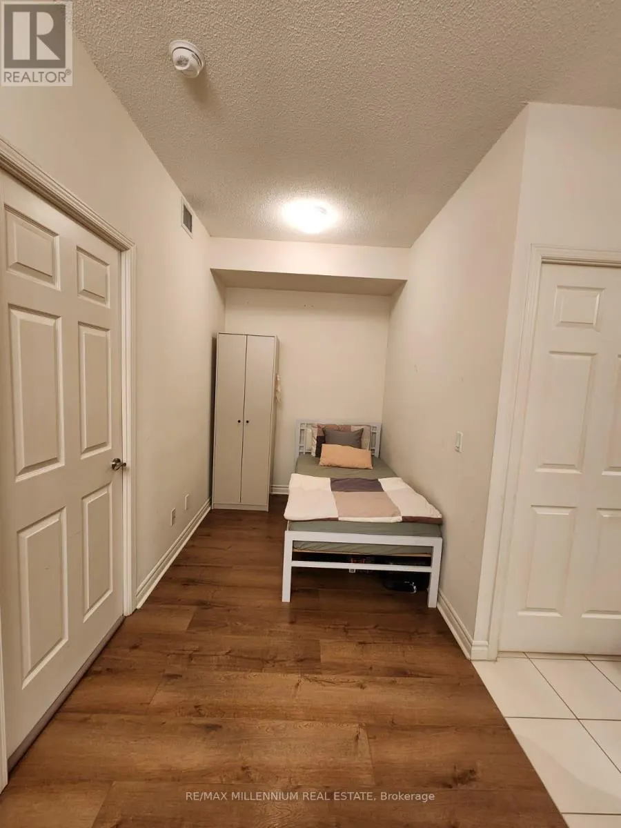 607 - 339 RATHBURN ROAD W