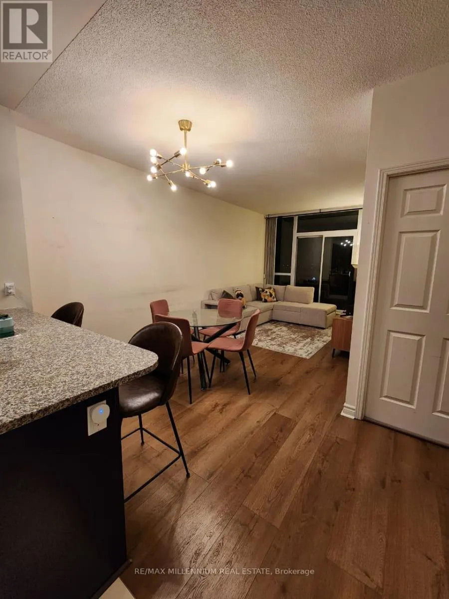 607 - 339 RATHBURN ROAD W