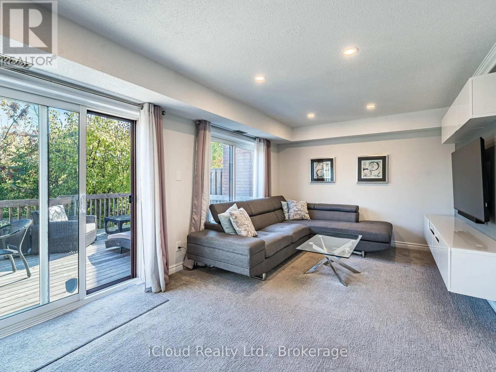 16 - 1100 QUEENS AVENUE
