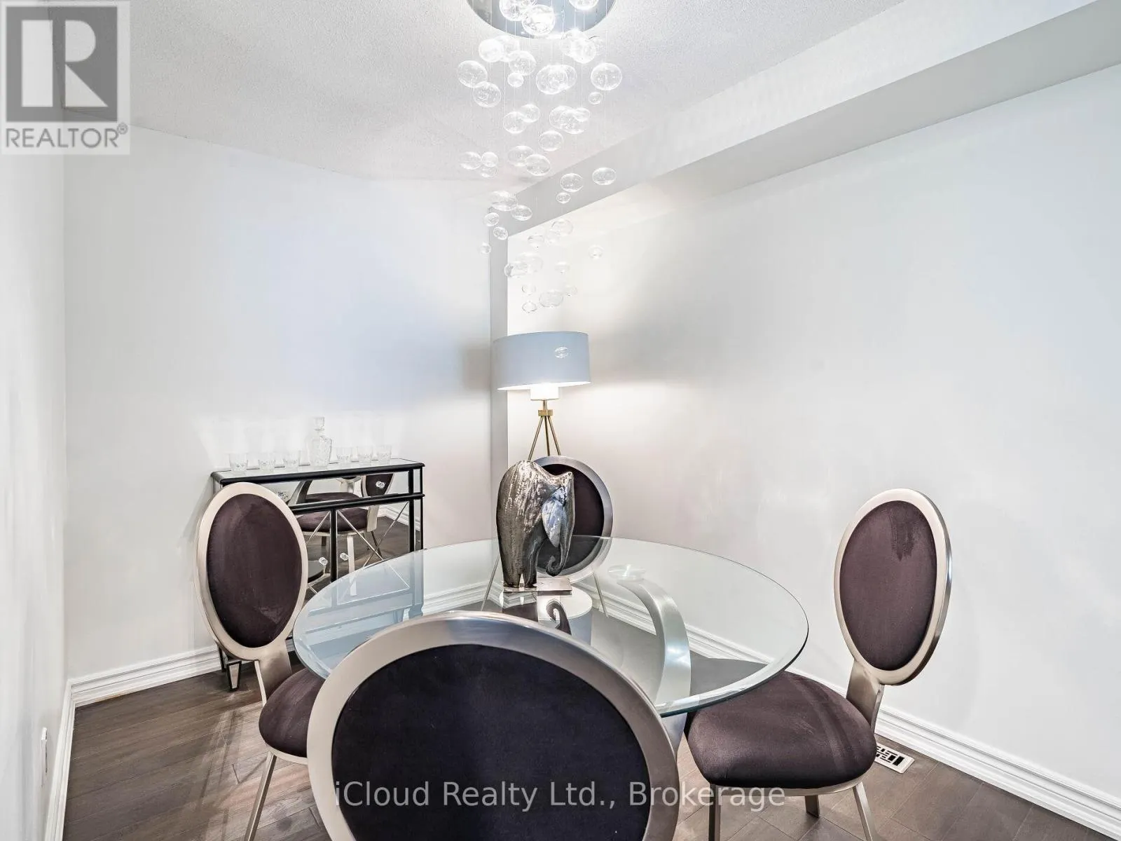 16 - 1100 QUEENS AVENUE