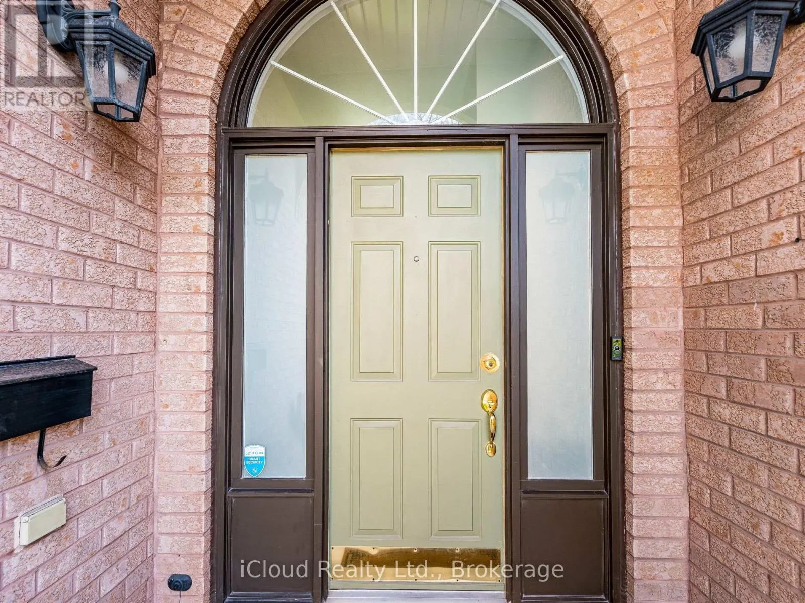 16 - 1100 QUEENS AVENUE