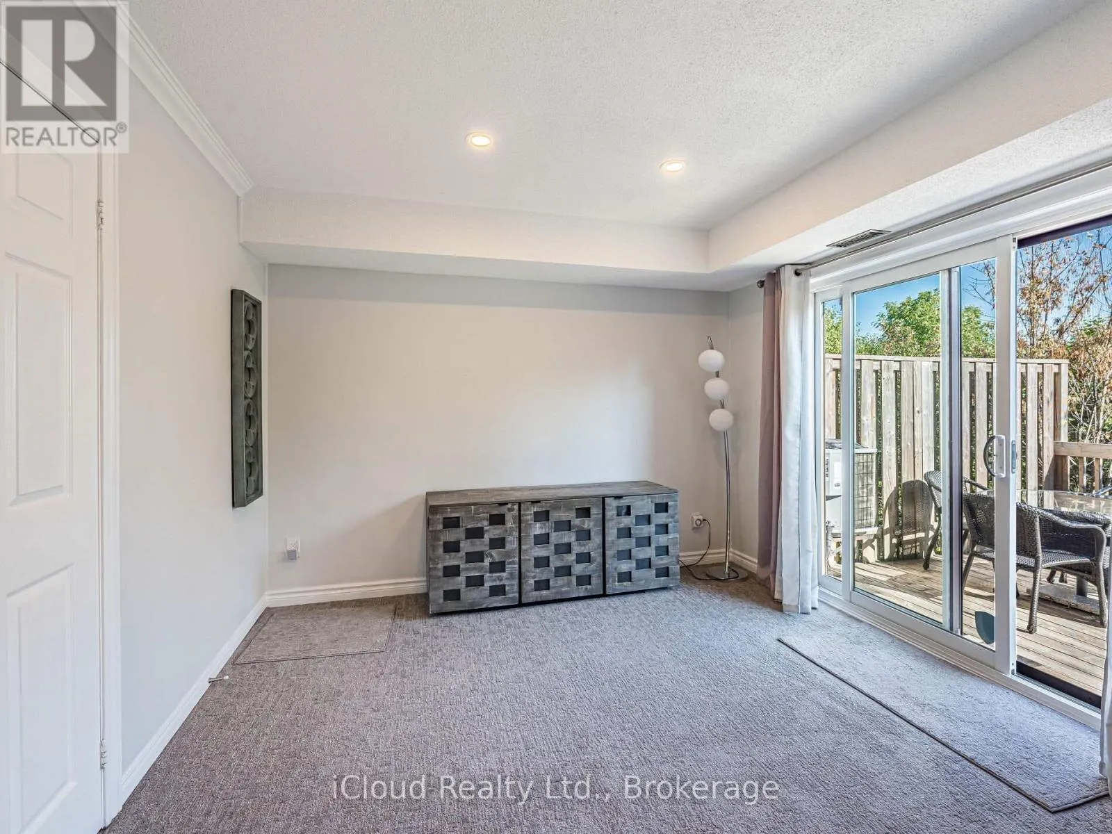 16 - 1100 QUEENS AVENUE