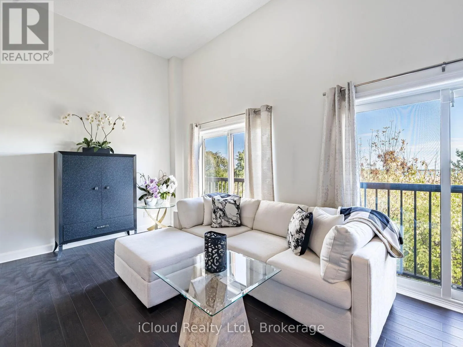 16 - 1100 QUEENS AVENUE