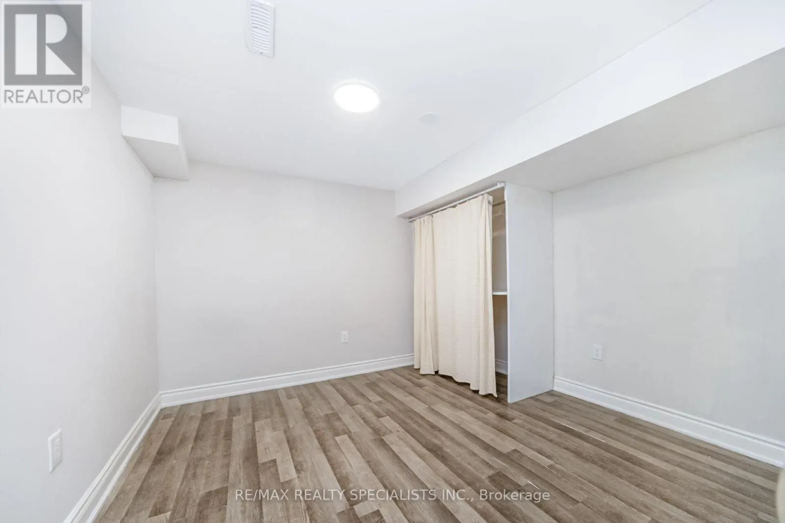 46 HINDQUARTER COURT