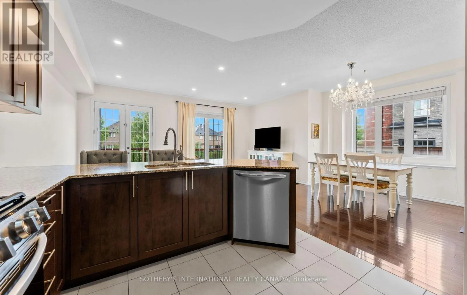 21 - 745 FARMSTEAD DRIVE