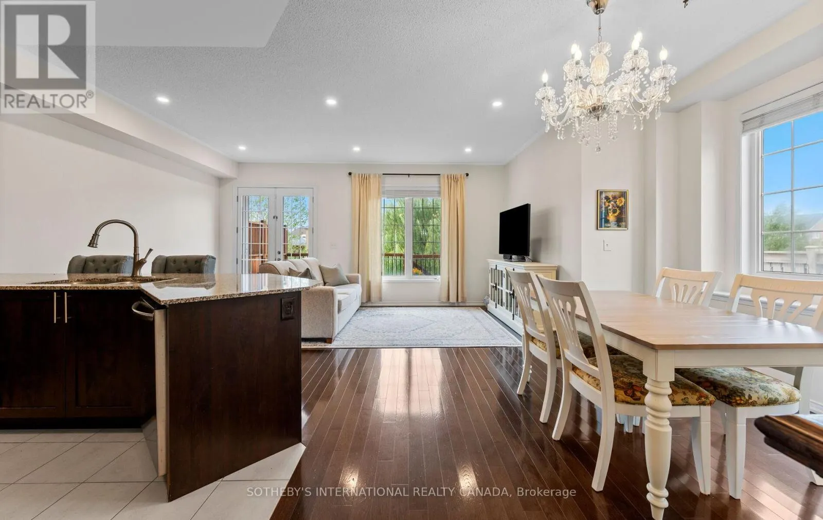21 - 745 FARMSTEAD DRIVE