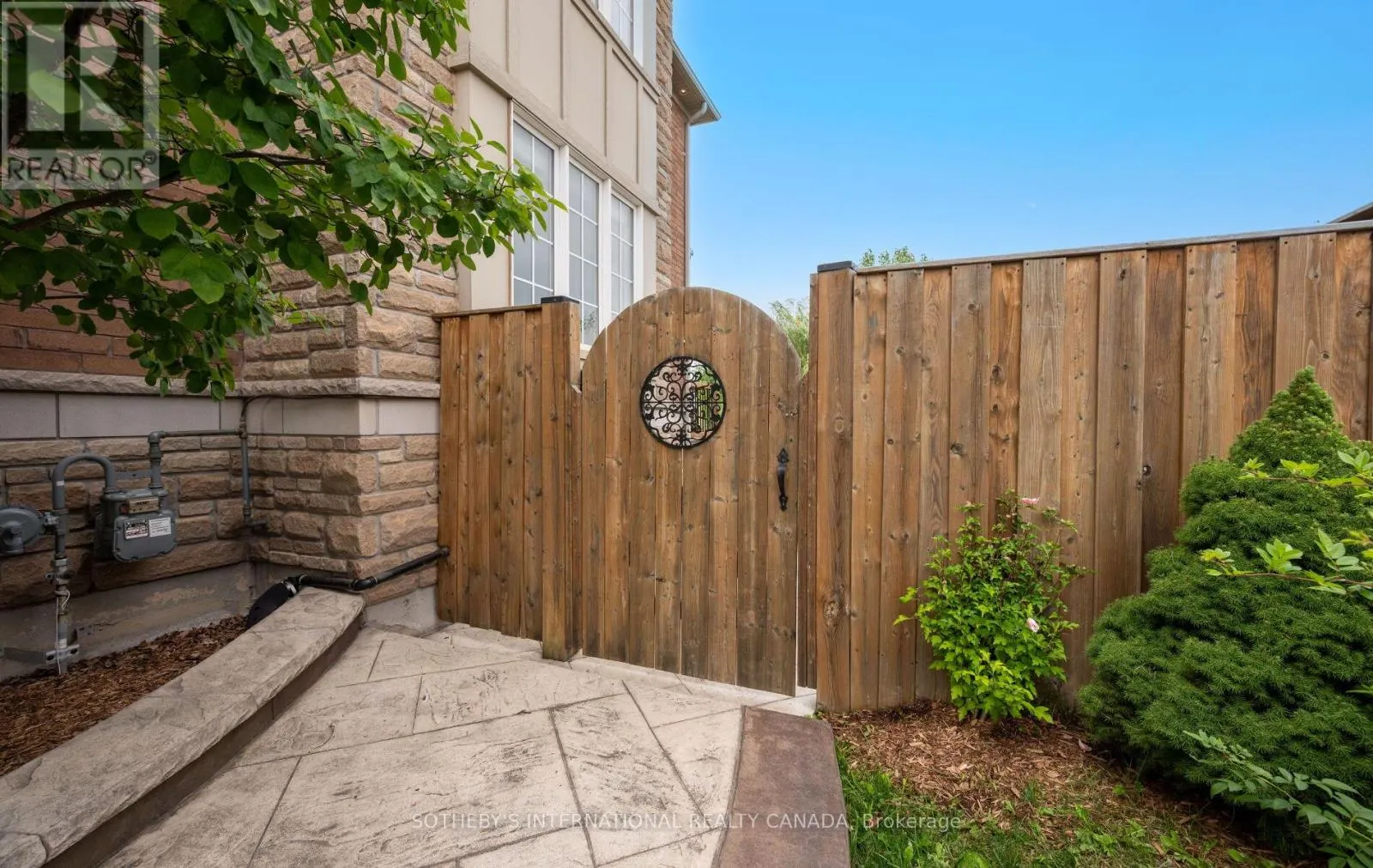 21 - 745 FARMSTEAD DRIVE