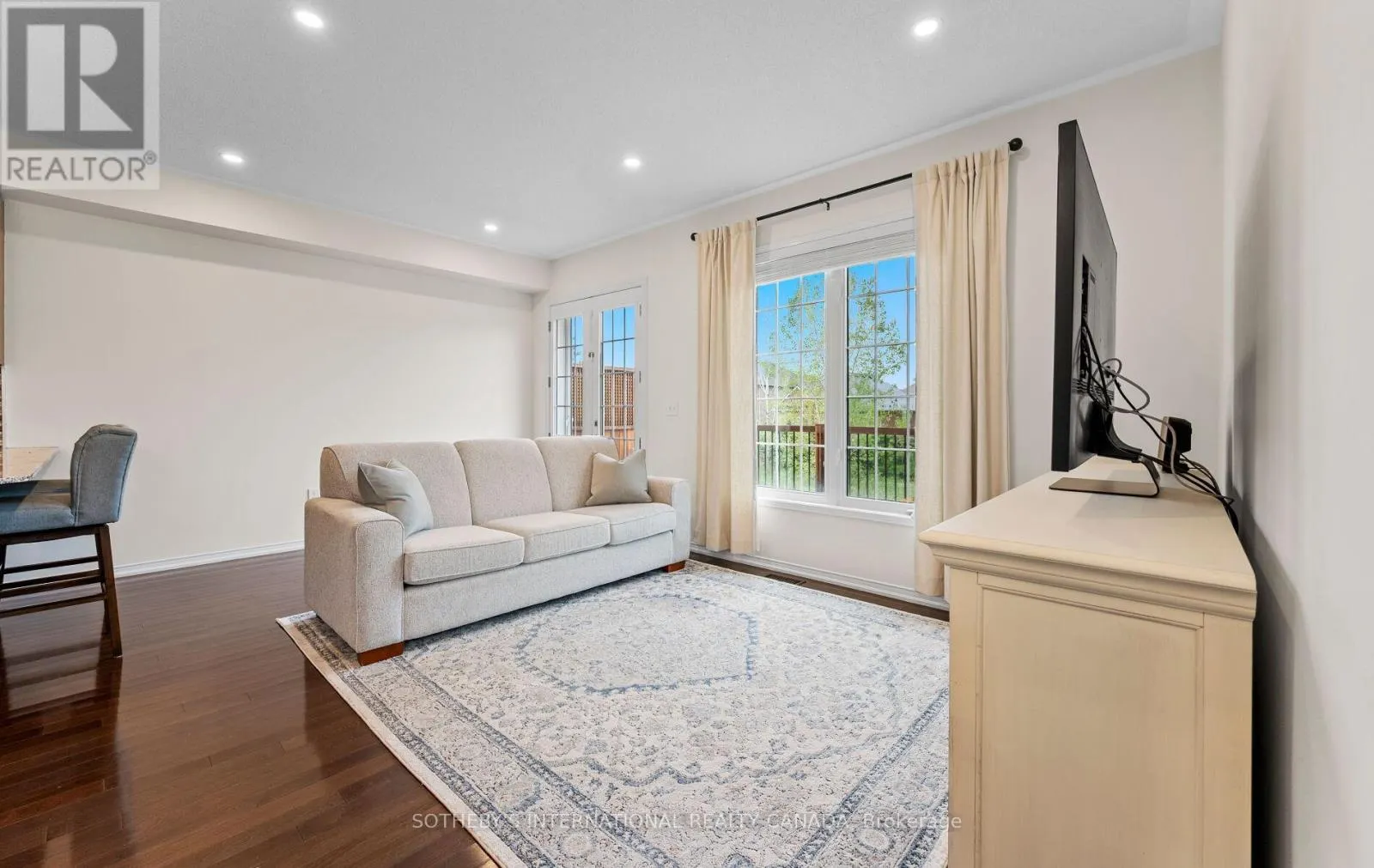 21 - 745 FARMSTEAD DRIVE