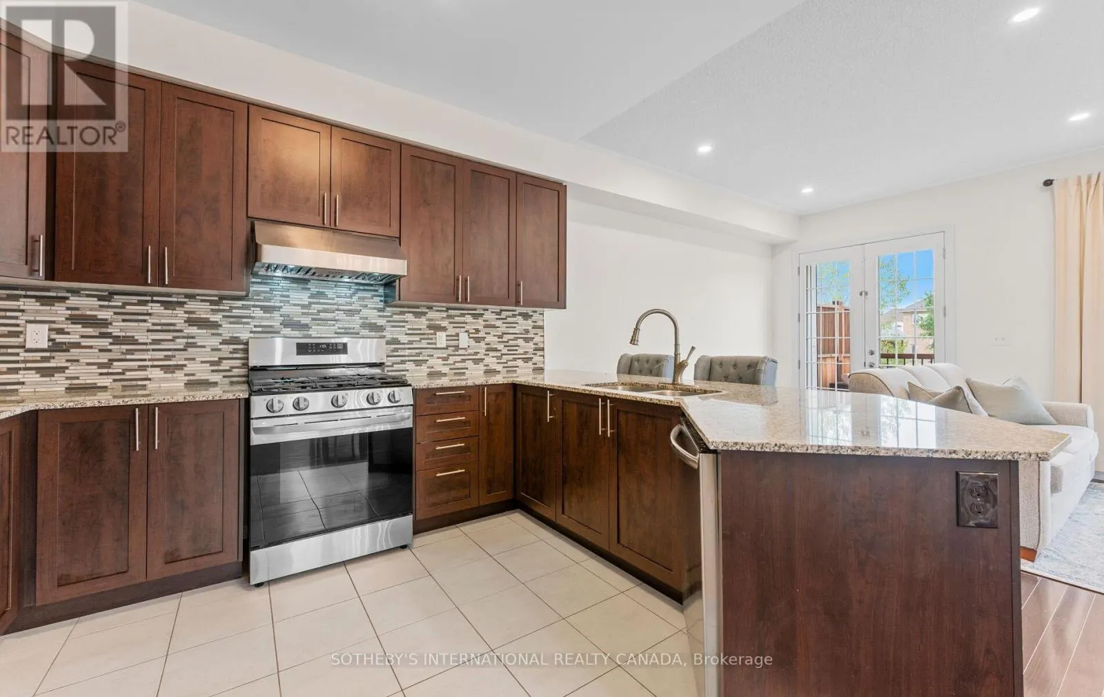 21 - 745 FARMSTEAD DRIVE