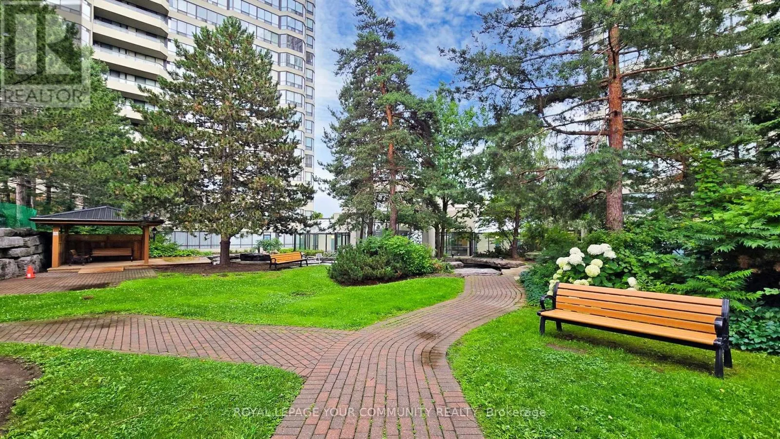 404 - 24 HANOVER ROAD