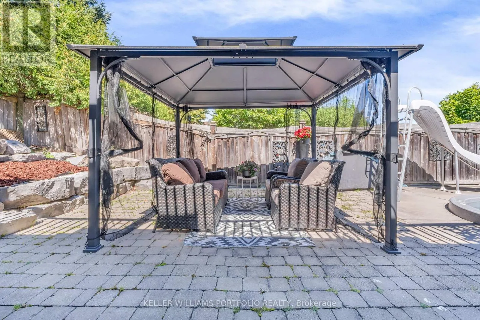 8 VISTA VIEW COURT