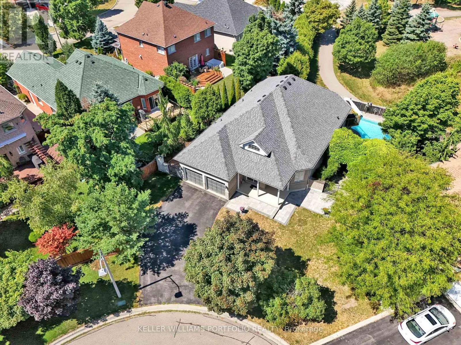 8 VISTA VIEW COURT