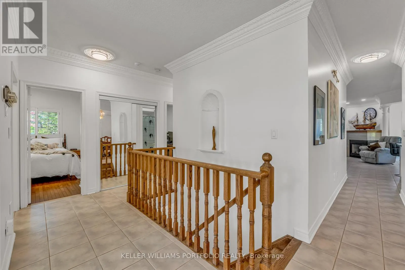 8 VISTA VIEW COURT