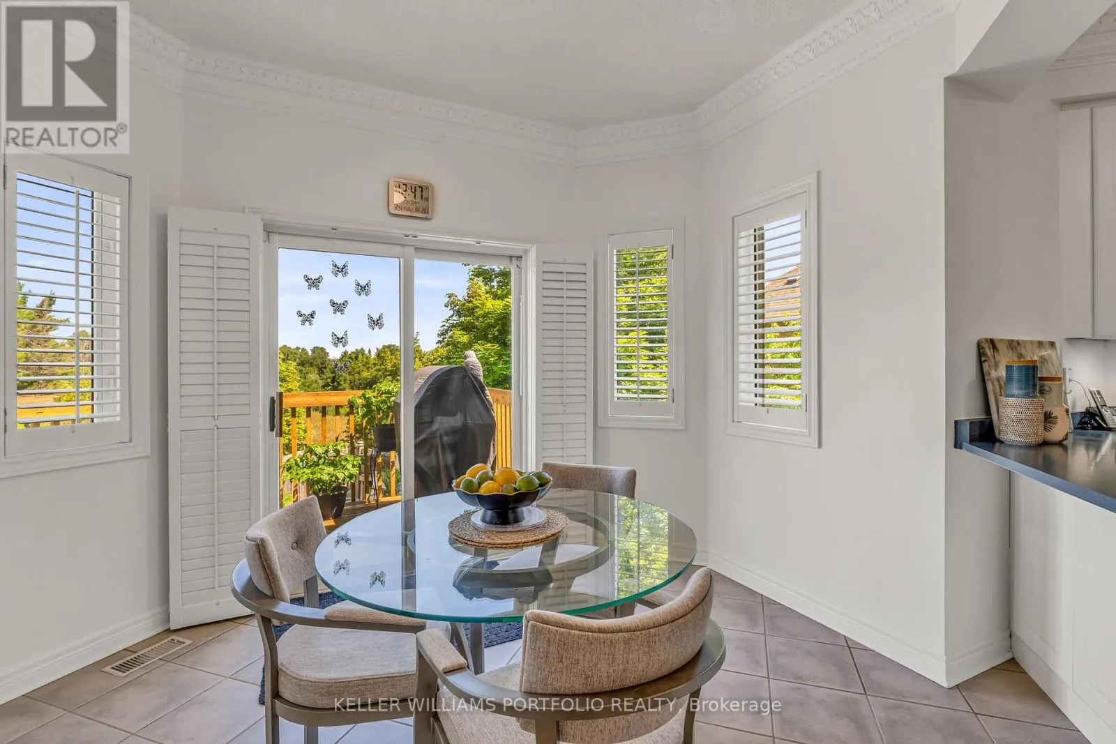8 VISTA VIEW COURT