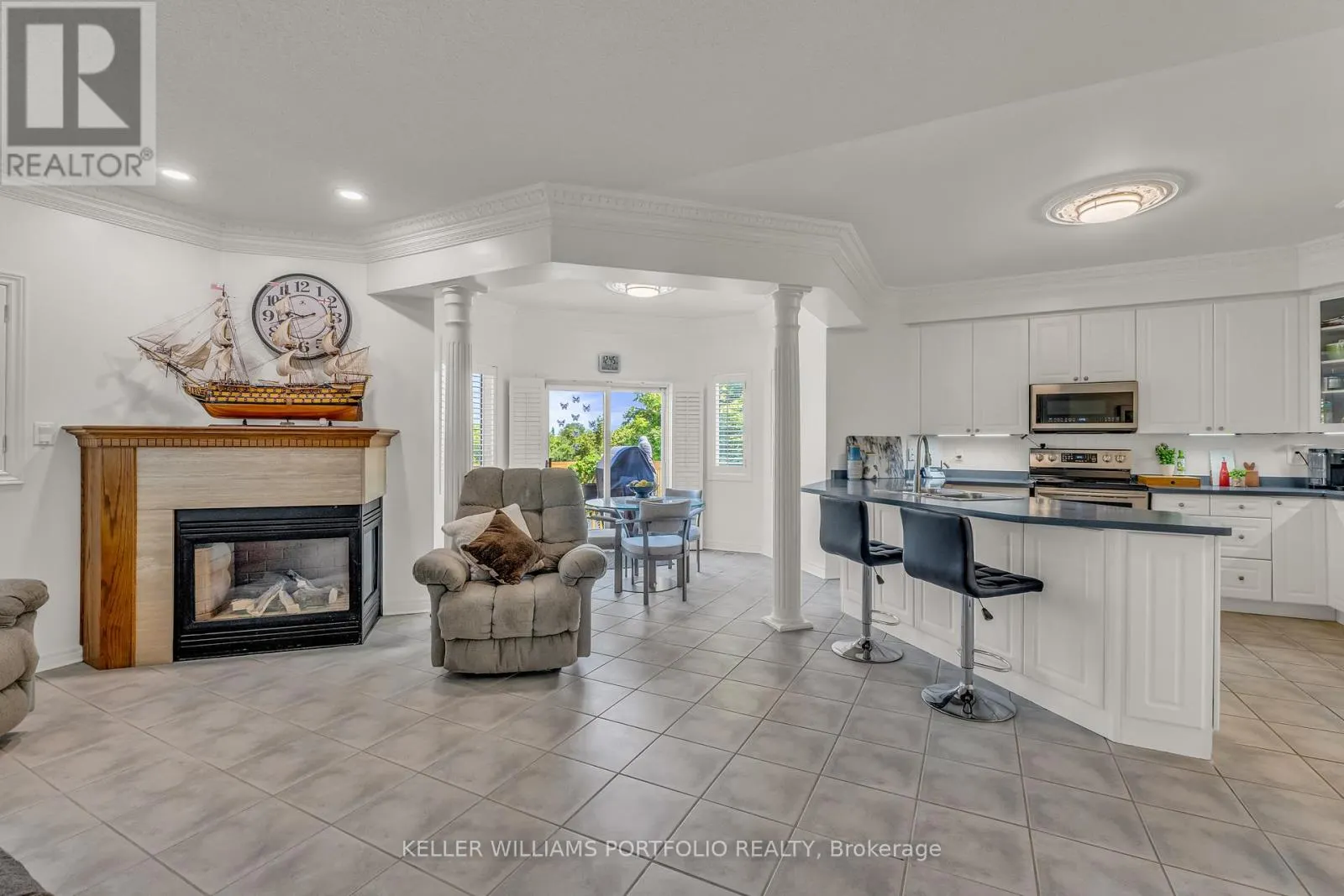 8 VISTA VIEW COURT