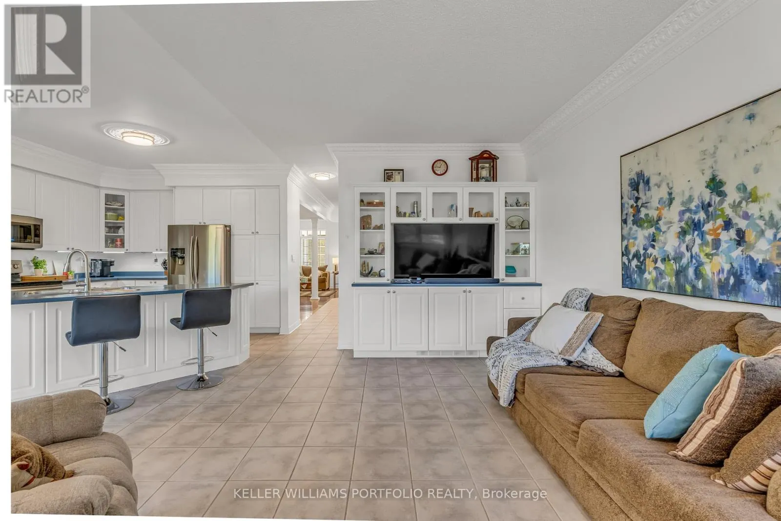 8 VISTA VIEW COURT