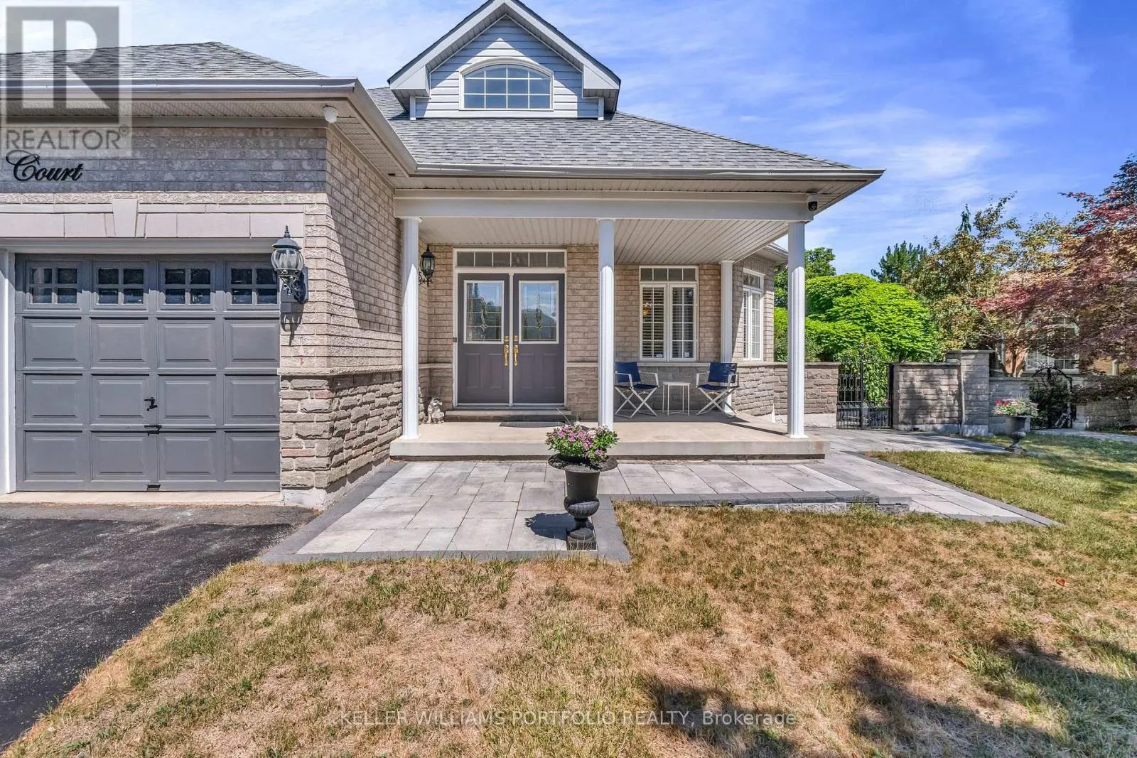 8 VISTA VIEW COURT