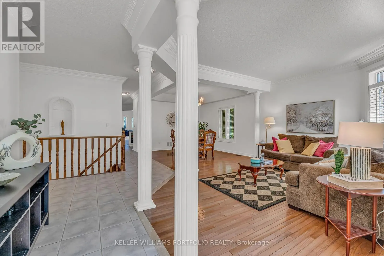 8 VISTA VIEW COURT
