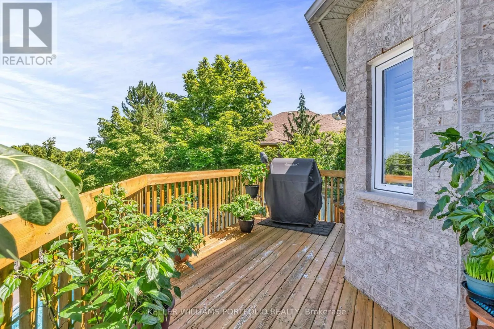 8 VISTA VIEW COURT