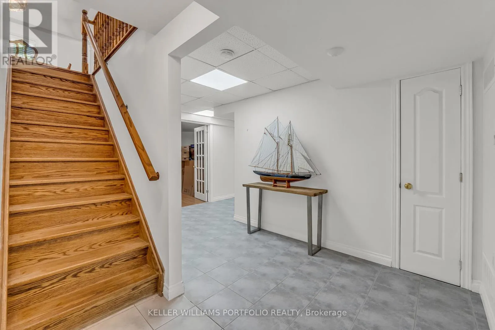 8 VISTA VIEW COURT