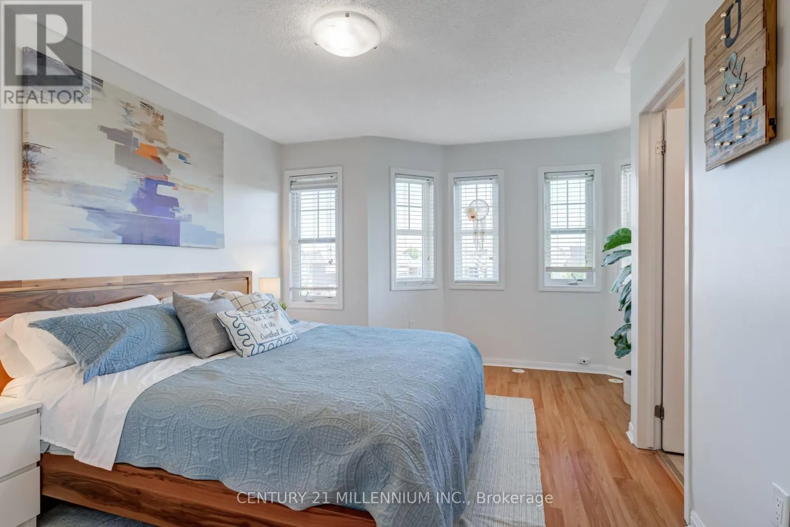 914 AMBROISE CRESCENT