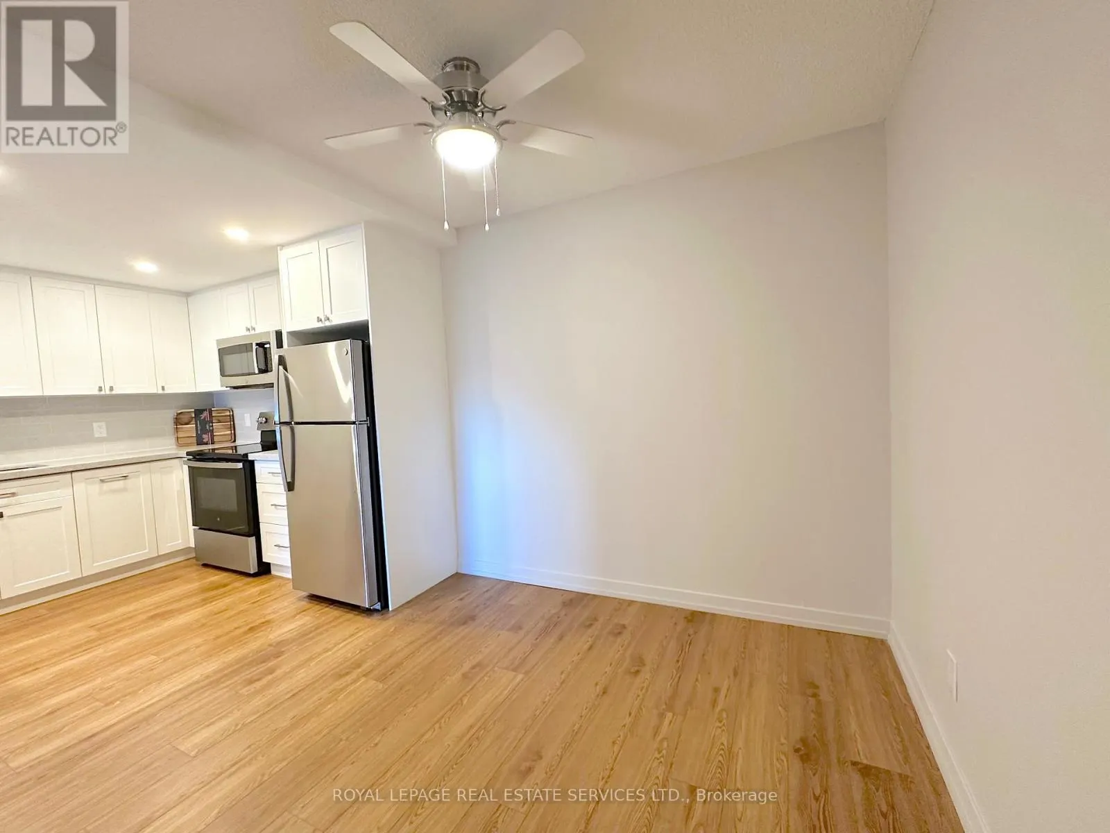 811 - 165 LA ROSE AVENUE