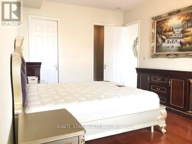 PH10 - 3880 DUKE OF YORK BOULEVARD